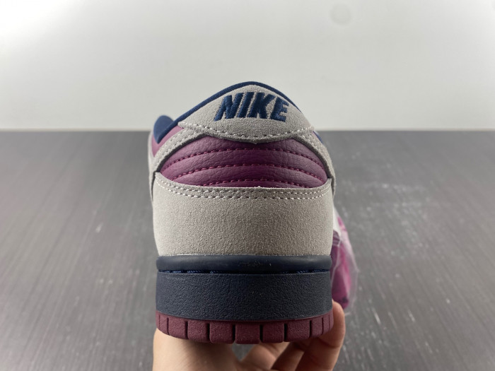 TB Nike SB Dunk Low Atmosphere Grey True Berry BQ6817-001