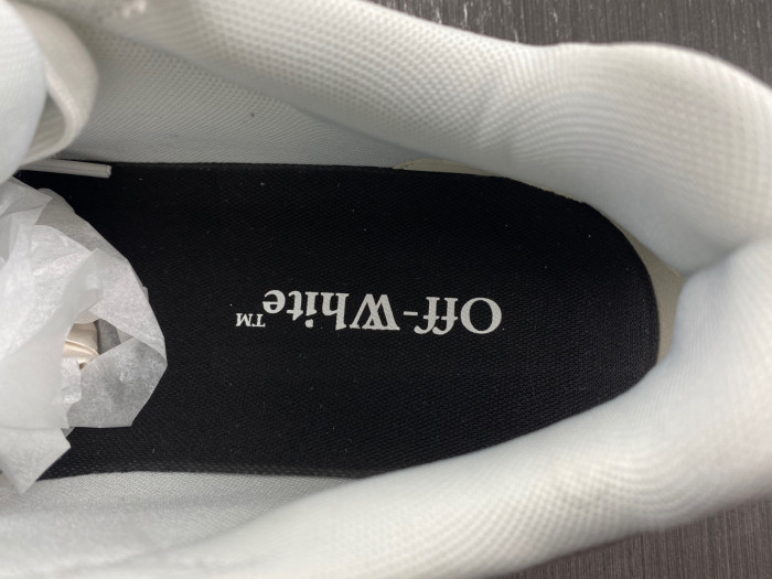 KICKWHO OFF-WHITE SNEAKER