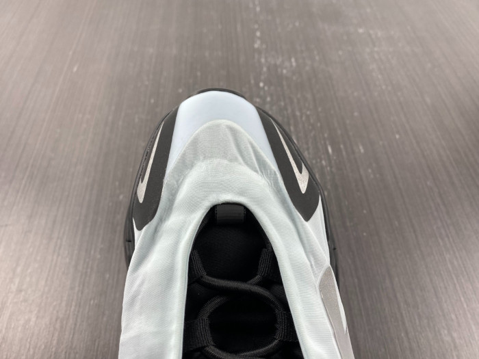 TB Adidas Yeezy Boost 700 MNVN Blue Tint GZ0711