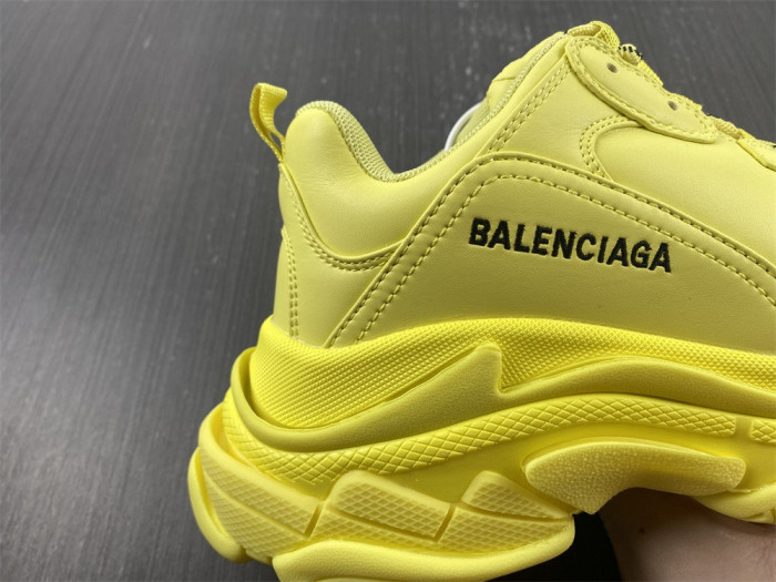 KICKWHO BLCG TRIPLE S SNEAKER 524039 W1FB5 2308