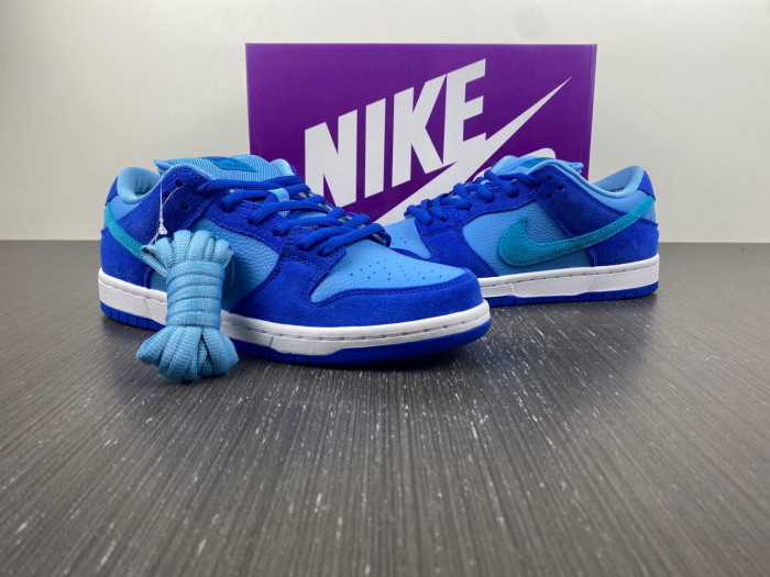 TB Nike SB Dunk Low Blue Raspberry DM0807-400