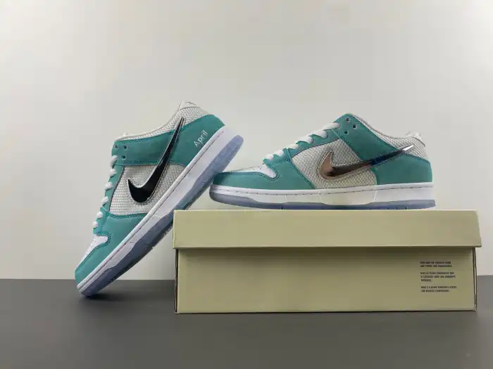 Rep LY Nike SB Dunk Low April Skateboards FD2562-400