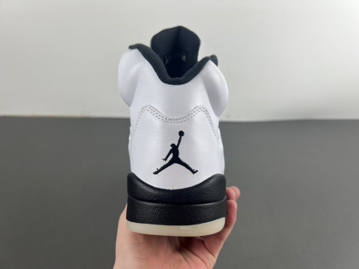 TB AIR JORDAN 5 RETRO 'WHITE BLACK' DD0587-110