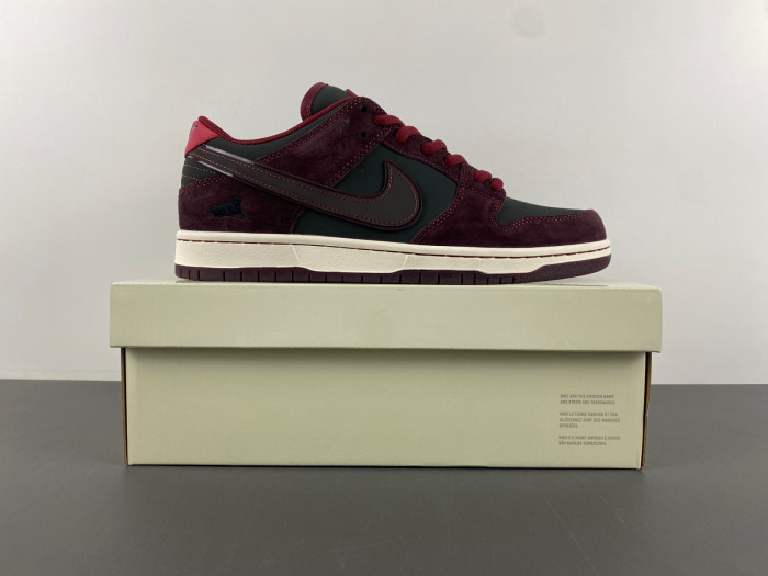 TB Riot Skateshop x Nike SB Dunk Low FZ1289-200