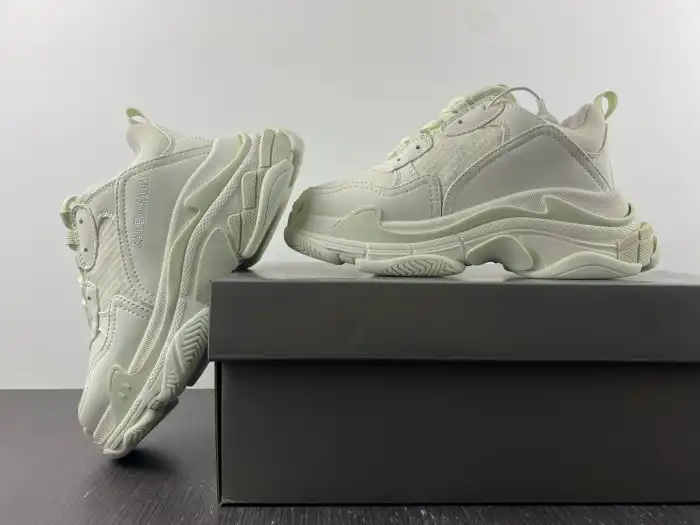 Cheap LY BLCG TRIPLE S SNEAKER 524039 W2CR5 9001