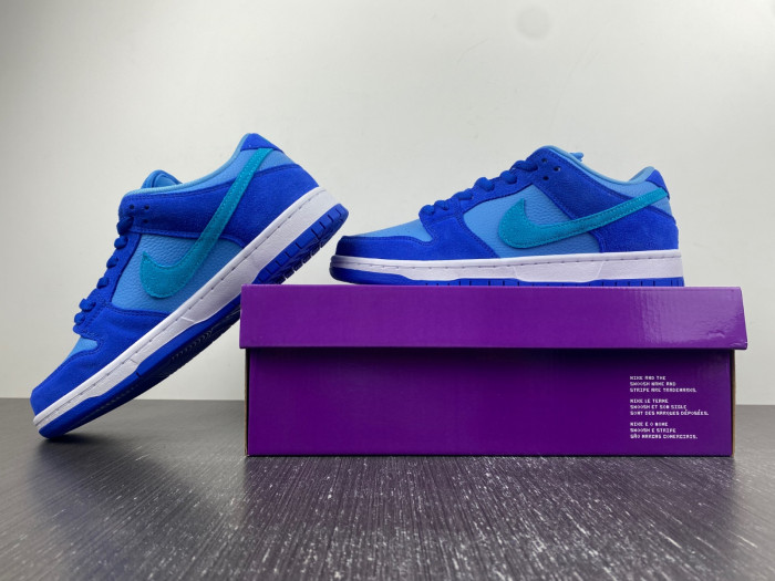 TB Nike SB Dunk Low Blue Raspberry DM0807-400