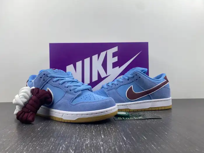 Reps LY Nike SB Dunk Low Philadelphia Phillies DQ4040-400