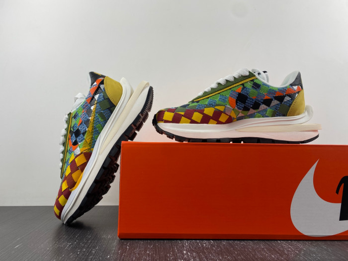 TB sacai x Nike Waffle Woven Green Gusto DR5209-300