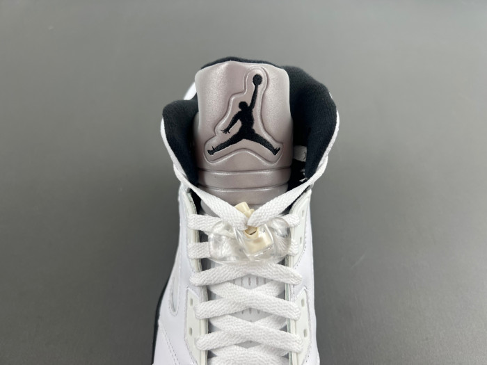 TB AIR JORDAN 5 RETRO 'WHITE BLACK' DD0587-110