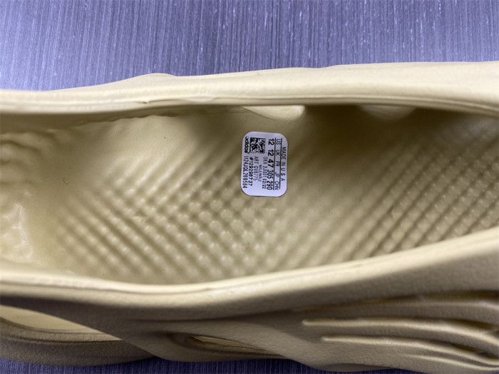 TB Adidas Yeezy Foam RNNR Sulfur GV6775