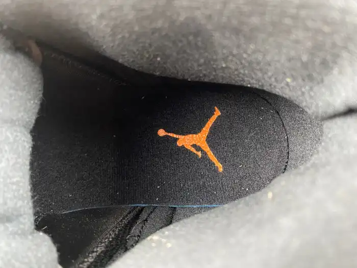 Air Jordan 12 WMNS Brilliant Orange FD9101-081