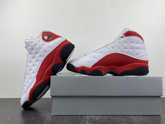 KICKWHO Jordan 13 Retro OG Chicago (2017) 414571-122