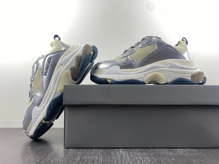 TB BLCG TRIPLE S SNEAKER 524039 W2FS2 8106