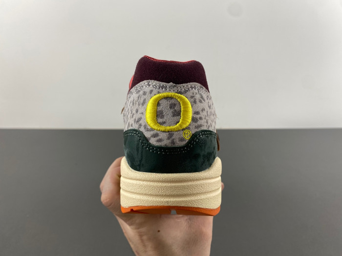 KICKWHO Nike Air Max 1 '87 Luxe University of Oregon PE (2024) (Numbered) HQ2639-100