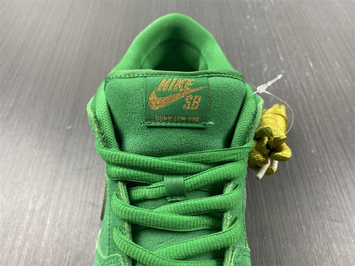 TB Nike SB Dunk Low St. Patricks Day BQ6817-303