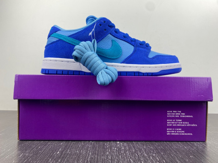 TB Nike SB Dunk Low Blue Raspberry DM0807-400