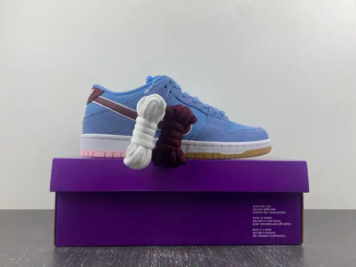 Reps LY Nike SB Dunk Low Philadelphia Phillies DQ4040-400