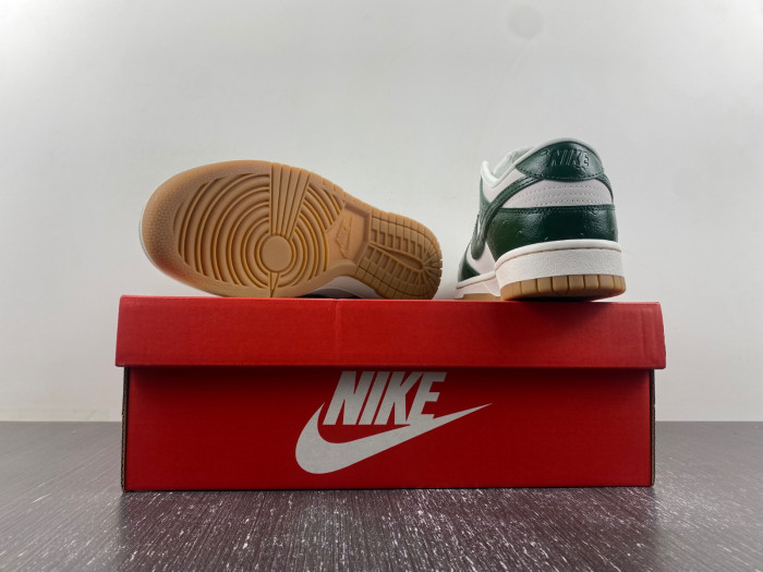 TB Nike Dunk Low LX WMNS Green Ostrich FJ2260-002