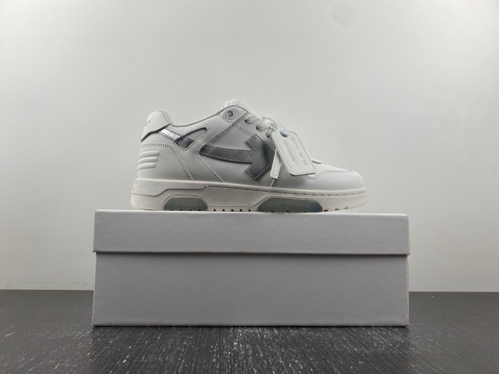 KICKWHO OFF-WHITE SNEAKER