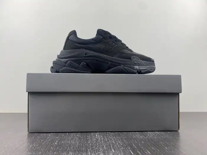 Rep LY BLCG TRIPLE S SNEAKER 710157 W3CU1 1000