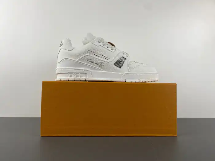 Cheap LY LV TRAINER SNEAKER 24121002