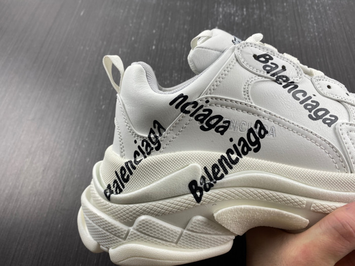 TB BLCG TRIPLE S SNEAKER 536737 W2FAB 9010