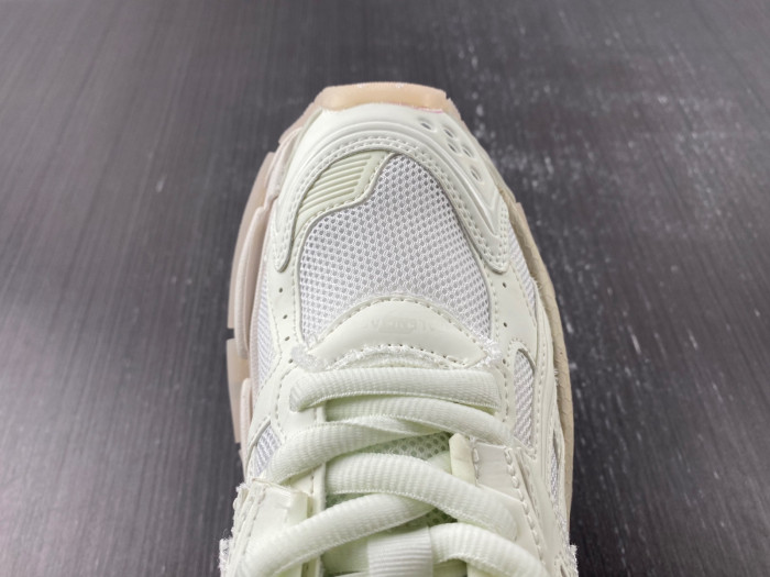 TB BLCG RUNNER SNEAKER 677403 W2RC8 2516