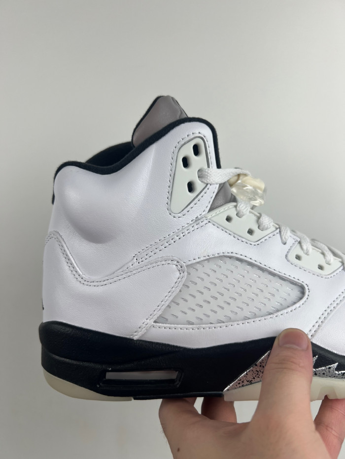 TB AIR JORDAN 5 RETRO 'WHITE BLACK' DD0587-110