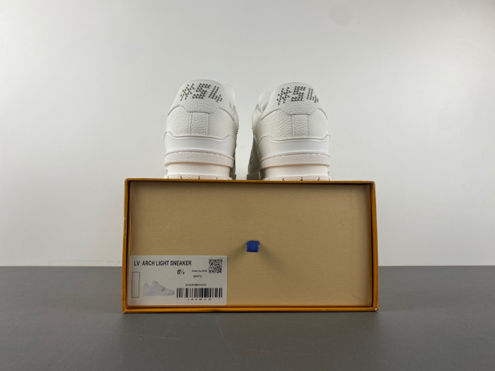 TB LV TRAINER SNEAKER 24121002