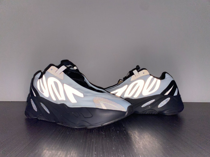 TB Adidas Yeezy Boost 700 MNVN Blue Tint GZ0711