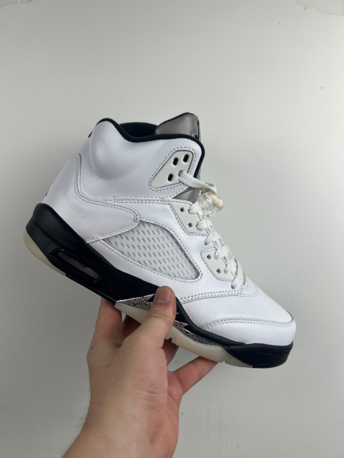 TB AIR JORDAN 5 RETRO 'WHITE BLACK' DD0587-110