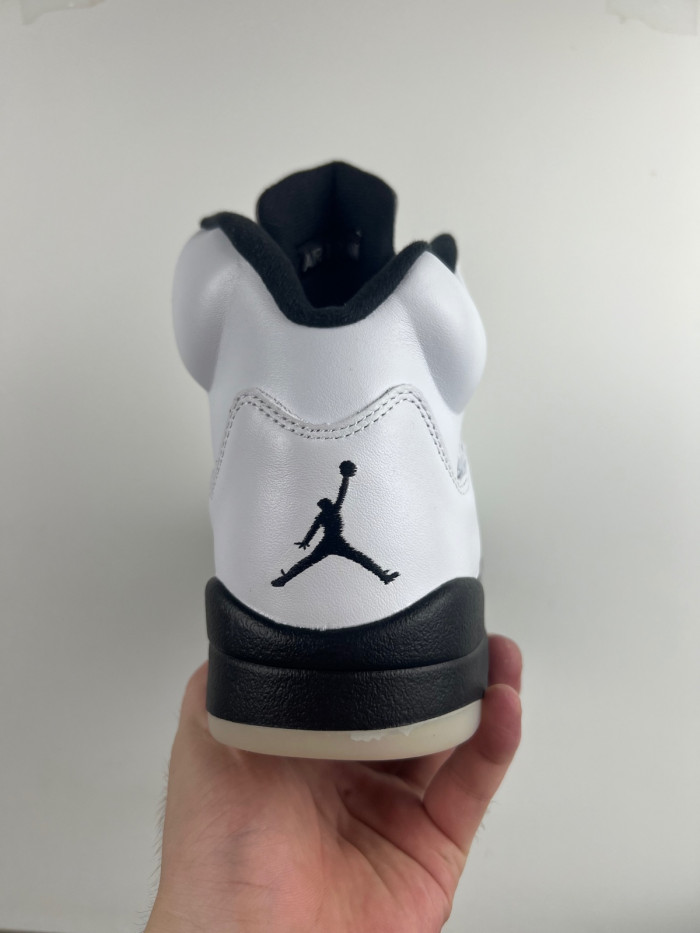 TB AIR JORDAN 5 RETRO 'WHITE BLACK' DD0587-110