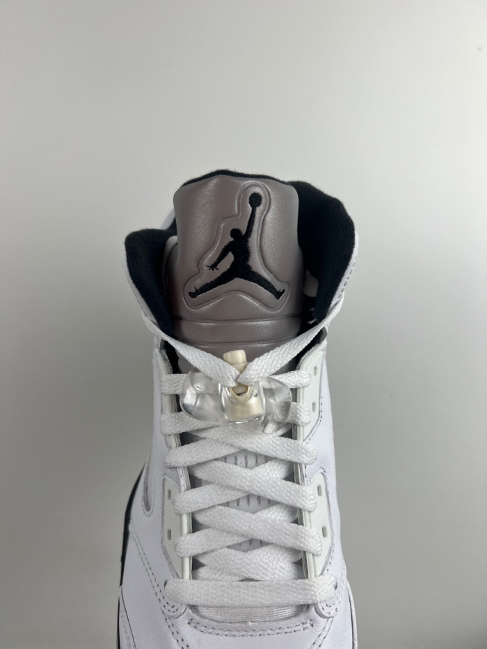 TB AIR JORDAN 5 RETRO 'WHITE BLACK' DD0587-110