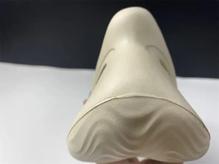 Rep LY Adidas Yeezy Foam RNNR Sand FY4567