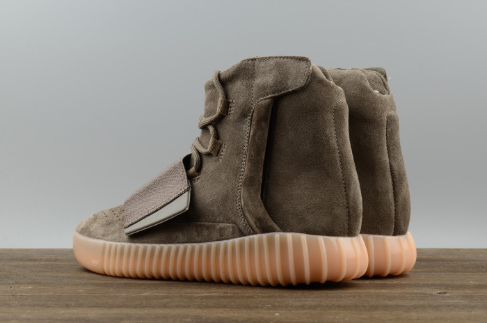 TB adidas Yeezy 750 Boost Light Brown BY2456