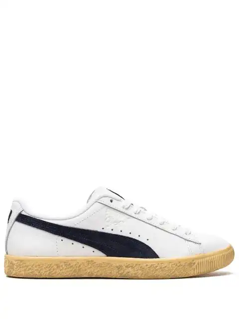 LY PUMA Clyde Vintage leather sneakers 