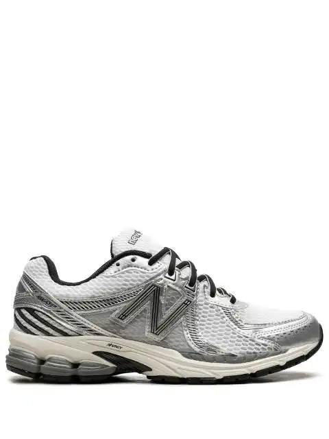 Cheap Husky New Balance 860v2 