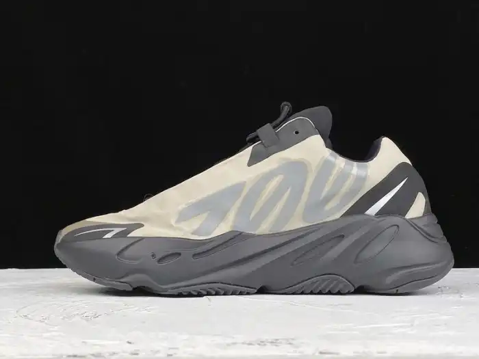 EP Adidas Yeezy Boost 700 MNVN Bone FY3729