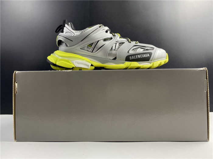 TB BLCG TRACK TRAINER GREY AND YELLOW 542023 W1GC1 1230