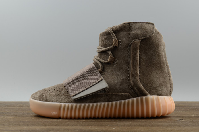 TB adidas Yeezy 750 Boost Light Brown BY2456