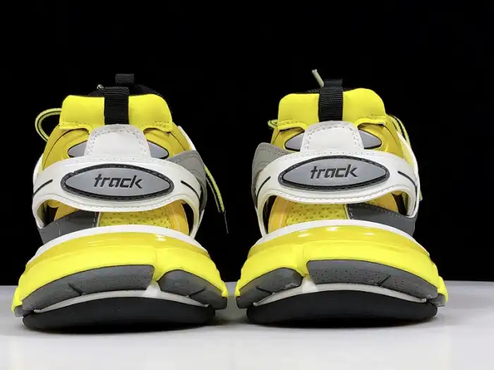 1st Kicks BLCG Track Yellow 542023 W1GB1 7184