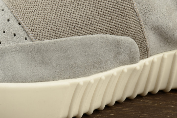 TB Kanye West x adidas Yeezy 750 Boost Grey B35309