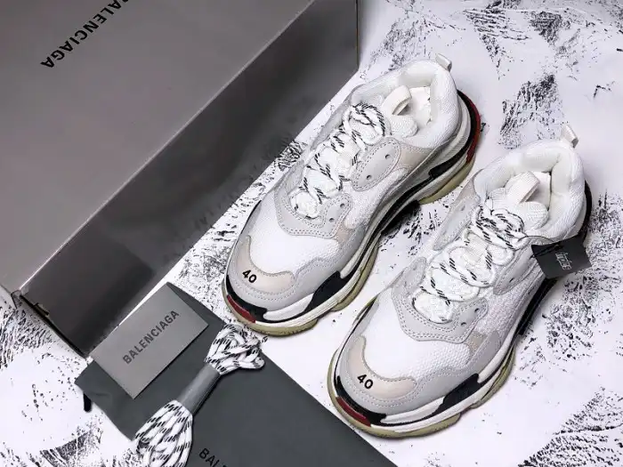 Rep LY BLCG Triple S White Black Red 533882 W09E1 9000