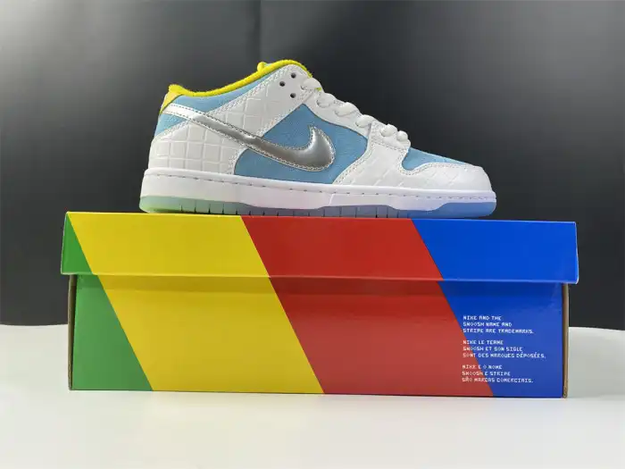 Rep LY FTC x Nike SB Dunk Low DH7687-400