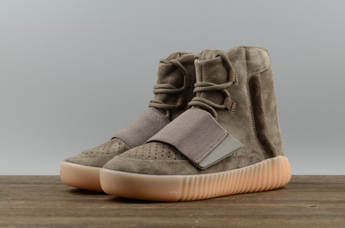 TB adidas Yeezy 750 Boost Light Brown BY2456