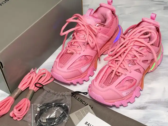 Rep LY BLCG Track Trainer Pink Lighted 542436 W2LA1 5842