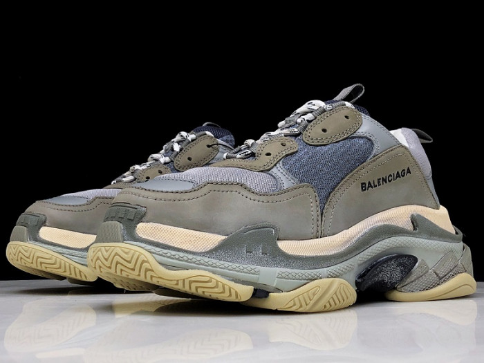 TB BLCG Triple S Grey Beige 656686 W06G01 1022