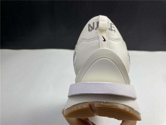 TB NIKE VAPORWAFFLE SACAI WHITE DD1875-100