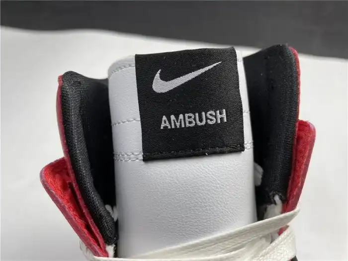 Reps LY NIKE SB DUNK HIGH AMBUSH RED CU7544-102