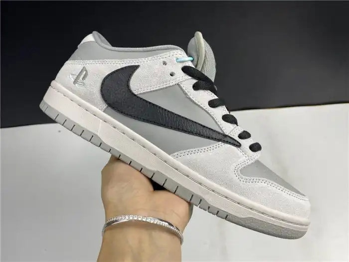 Reps LY TRAVIS SCOTT X PLAYSTATION X NK SB DUNK LOW BQ6817 101